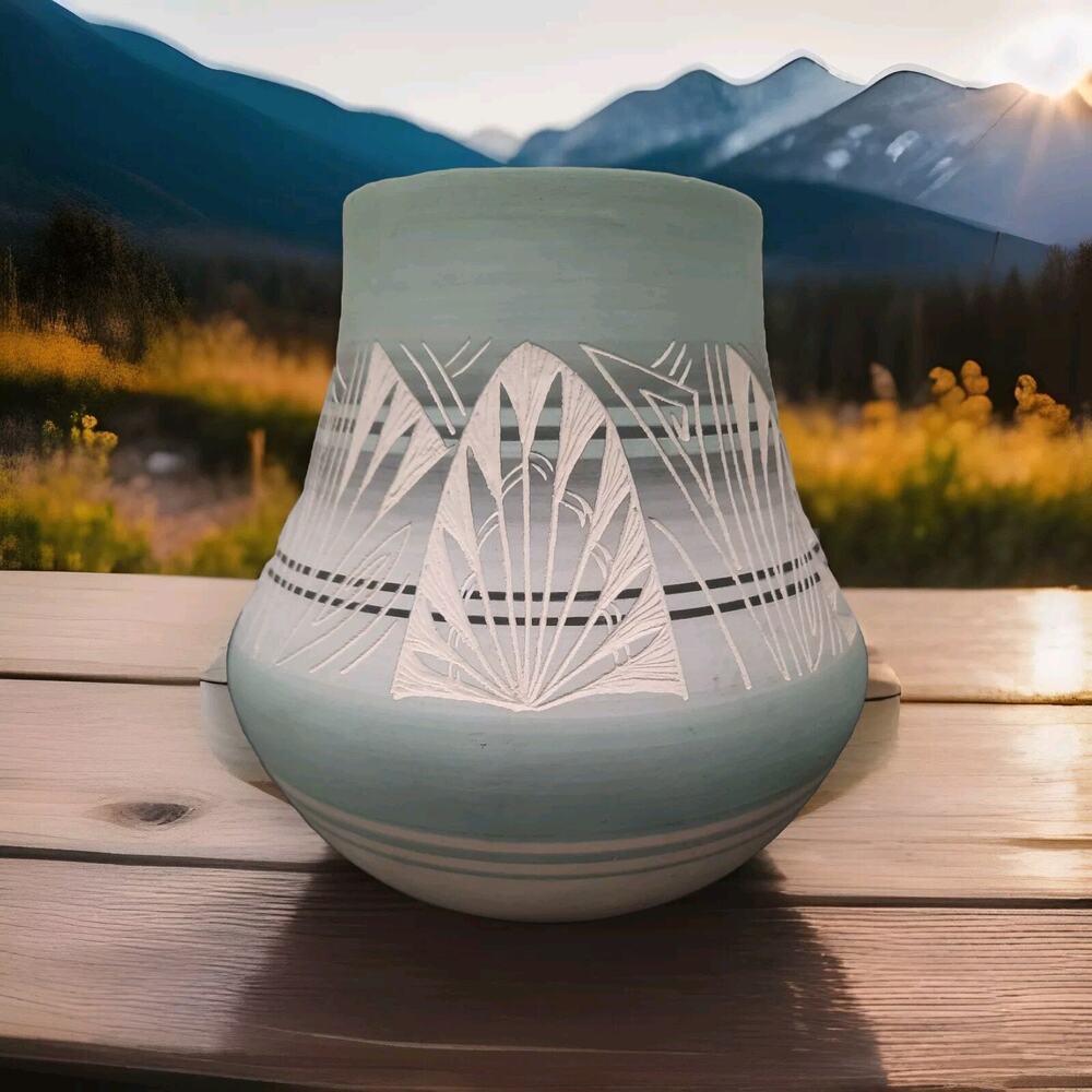 Native American Navajo Pottery Etched Vase Med Signed D Farley Teal Ombre EUC